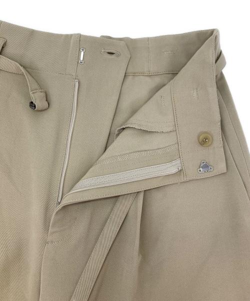 UNFILO（アンフィーロ）UNFILO (アンフィーロ) イージーチノ ベルト付きパンツ ベージュ サイズ:M 未使用品の古着・服飾アイテム