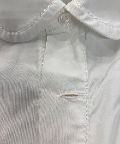 TAO COMME des GARCONS（タオ コムデギャルソン）TAO COMME des GARCONS (タオ コムデギャルソン) ポリエステル ステッチワーク ベルテッド コート ホワイト サイズ:Sの古着・服飾アイテム