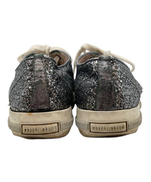 MIU MIU（ミュウミュウ）MIU MIU (ミュウミュウ) グリッターメタルトゥスニーカー シルバー サイズ:36 1/2の古着・服飾アイテム