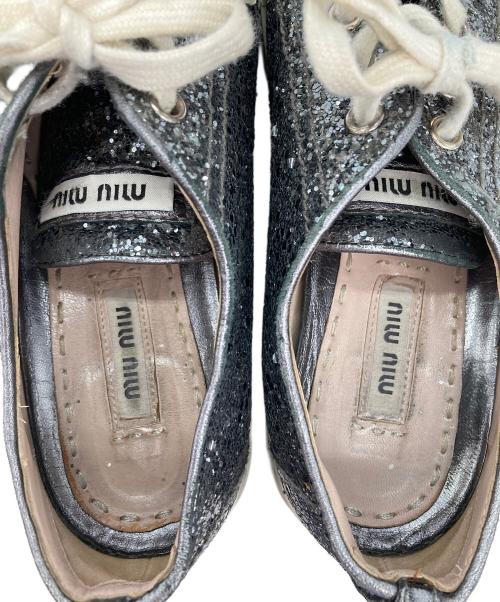 MIU MIU（ミュウミュウ）MIU MIU (ミュウミュウ) グリッターメタルトゥスニーカー シルバー サイズ:36 1/2の古着・服飾アイテム