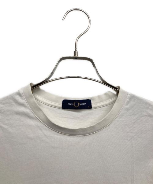 FRED PERRY（フレッドペリー）FRED PERRY (フレッドペリー) Tシャツ ホワイト サイズ:Mの古着・服飾アイテム