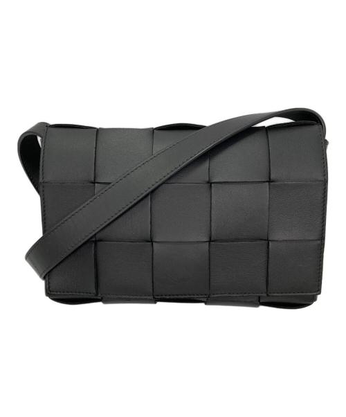 BOTTEGA VENETA（ボッテガベネタ）BOTTEGA VENETA (ボッテガベネタ) カセットショルダーバッグ ブラックの古着・服飾アイテム