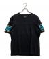 stussy（ステューシー）の古着「袖ロゴTシャツ」｜ブラック