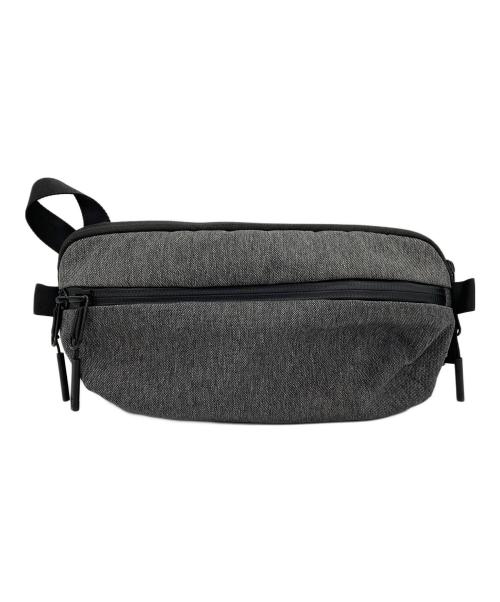 AER（エアー）AER (エアー) ショルダーバッグ グレーの古着・服飾アイテム