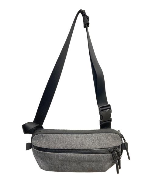 AER（エアー）AER (エアー) ショルダーバッグ グレーの古着・服飾アイテム