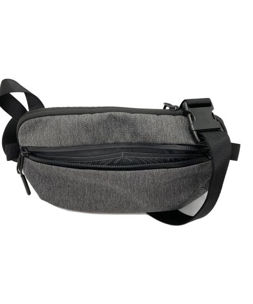 AER（エアー）AER (エアー) ショルダーバッグ グレーの古着・服飾アイテム