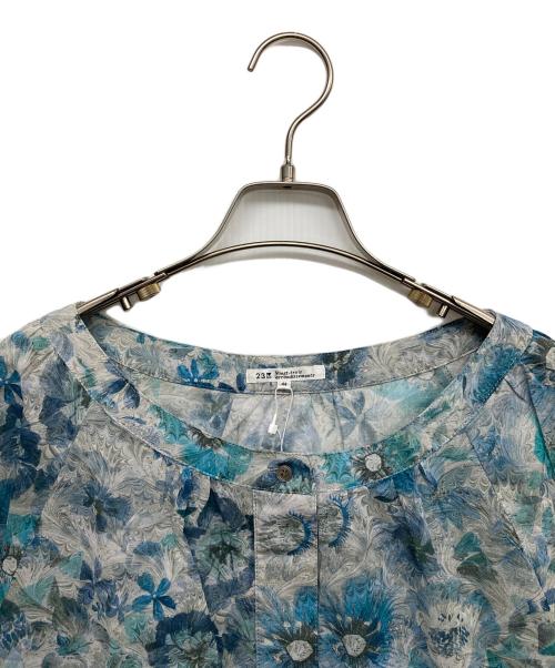 23区（ニジュウサンク）23区 (ニジュウサンク) 7分袖総柄シャツ ブルー サイズ:44の古着・服飾アイテム