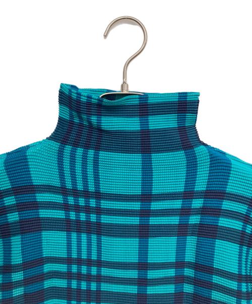 me ISSEY MIYAKE（ミーイッセイ ミヤケ）me ISSEY MIYAKE (ミーイッセイ ミヤケ) プリーツカットソー グリーン サイズ:無しの古着・服飾アイテム