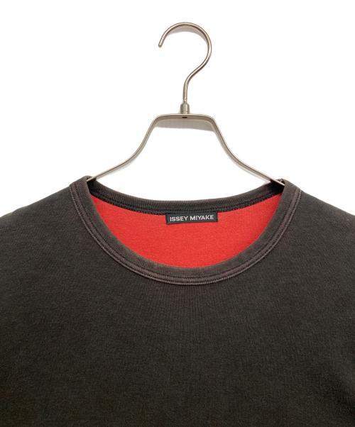 ISSEY MIYAKE（イッセイミヤケ）ISSEY MIYAKE (イッセイミヤケ) デザインカットソー ブラウン サイズ:2の古着・服飾アイテム
