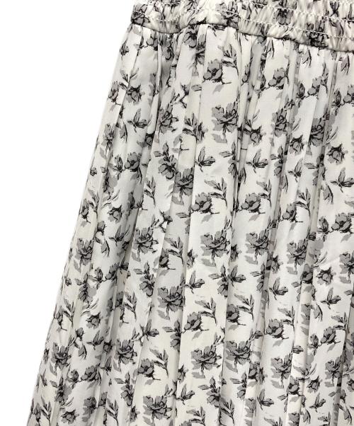 MISCH MASCH（ミッシュマッシュ）MISCH MASCH (ミッシュマッシュ) 小花柄プリーツ半袖ワンピース ホワイト サイズ:Sの古着・服飾アイテム