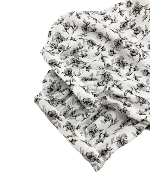 MISCH MASCH（ミッシュマッシュ）MISCH MASCH (ミッシュマッシュ) 小花柄プリーツ半袖ワンピース ホワイト サイズ:Sの古着・服飾アイテム