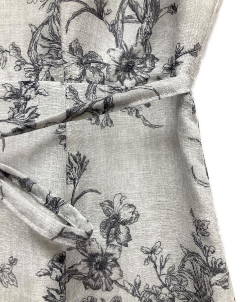 MISCH MASCH（ミッシュマッシュ）MISCH MASCH (ミッシュマッシュ) フラワージュイフリルカラーワンピース ホワイト サイズ:Mの古着・服飾アイテム