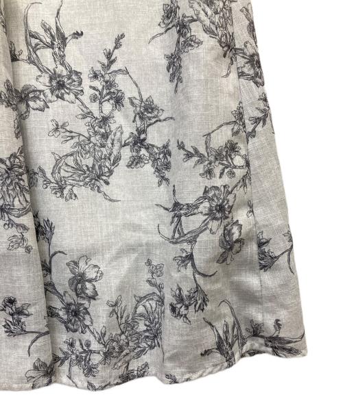 MISCH MASCH（ミッシュマッシュ）MISCH MASCH (ミッシュマッシュ) フラワージュイフリルカラーワンピース ホワイト サイズ:Mの古着・服飾アイテム