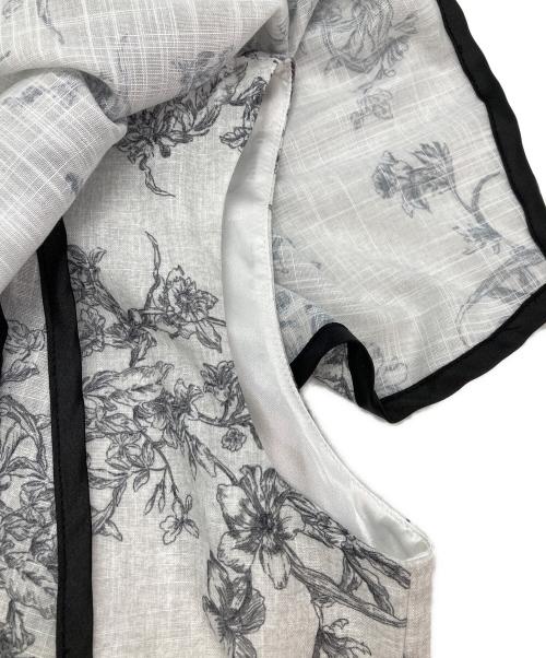 MISCH MASCH（ミッシュマッシュ）MISCH MASCH (ミッシュマッシュ) フラワージュイフリルカラーワンピース ホワイト サイズ:Mの古着・服飾アイテム