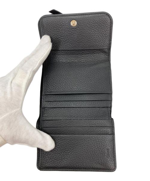 Chloe（クロエ）Chloe (クロエ) ALPHABET スモール トリフォールドウォレット ブラックの古着・服飾アイテム