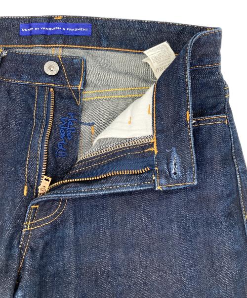 VANQUISH（ヴァンキッシュ）VANQUISH (ヴァンキッシュ) FRAGMENT (フラッグメント) WIDE STRAIGHTデニムパンツ インディゴ サイズ:30の古着・服飾アイテム