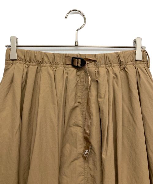GRAMICCI（グラミチ）GRAMICCI (グラミチ) BEAMS BOY (ビームスボーイ) 別注ナイロンロングスカート ブラウン サイズ:Fの古着・服飾アイテム