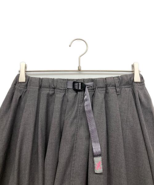 GRAMICCI（グラミチ）GRAMICCI (グラミチ) BEAMS BOY (ビームスボーイ) 別注ギャバロングスカート グレー サイズ:Fの古着・服飾アイテム