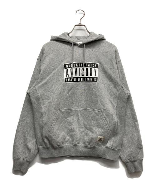 THE BLACK EYE PATCH（ブラックアイパッチ）THE BLACK EYE PATCH (ブラックアイパッチ) ADVISORY LABEL HOODIEプリントパーカー グレー サイズ:Mの古着・服飾アイテム