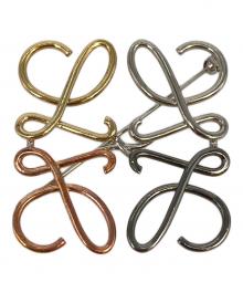 LOEWE（ロエベ）の古着「アナグラムブローチ」｜シルバー×グレー