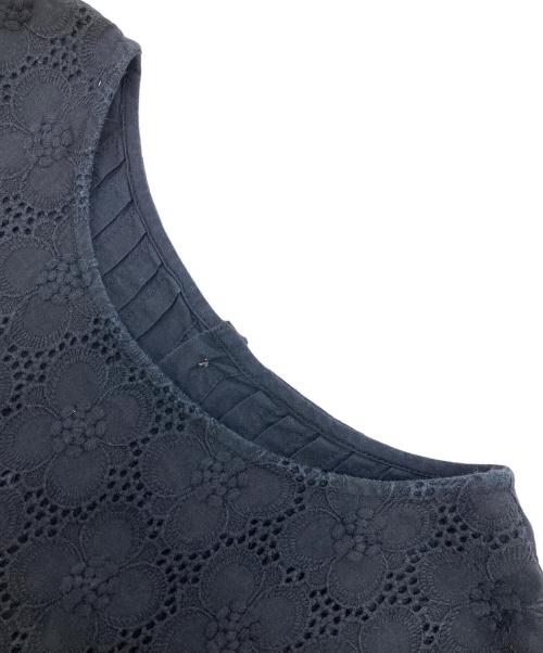 TSUHARU by samansa Mos2（ツハル バイ サマンサモスモス）TSUHARU by samansa Mos2 (ツハル バイ サマンサモスモス) 刺繍切替タックワンピース ネイビー サイズ:FREEの古着・服飾アイテム