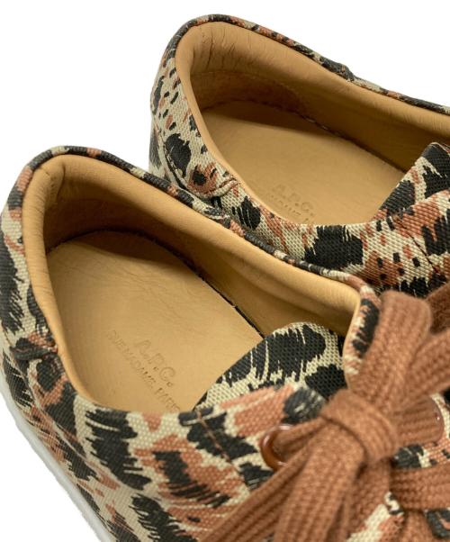 A.P.C.（アーペーセー）A.P.C. (アーペーセー) 総柄スニーカー ブラウン サイズ:35の古着・服飾アイテム