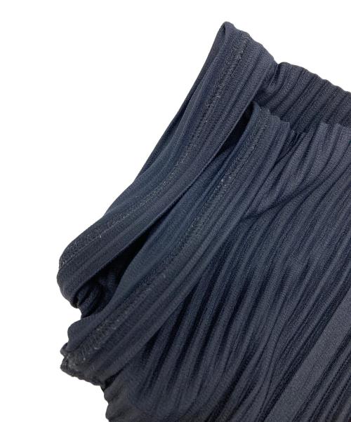 HOMME PLISSE ISSEY MIYAKE（オム プリッセ イッセイ ミヤケ）HOMME PLISSE ISSEY MIYAKE (オム プリッセ イッセイ ミヤケ) プリーツポロシャツ ネイビー サイズ:2の古着・服飾アイテム