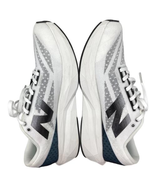 NEW BALANCE（ニューバランス）NEW BALANCE (ニューバランス) FuelCell Rebel V4 ホワイト サイズ:28の古着・服飾アイテム