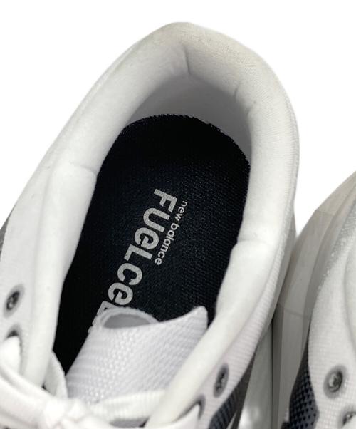 NEW BALANCE（ニューバランス）NEW BALANCE (ニューバランス) FuelCell Rebel V4 ホワイト サイズ:28の古着・服飾アイテム