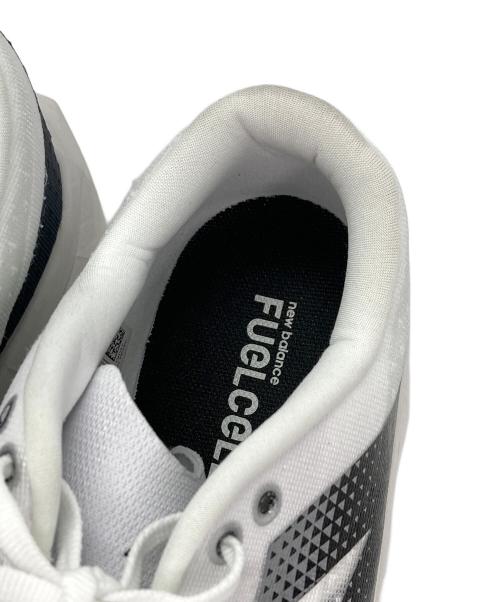 NEW BALANCE（ニューバランス）NEW BALANCE (ニューバランス) FuelCell Rebel V4 ホワイト サイズ:28の古着・服飾アイテム