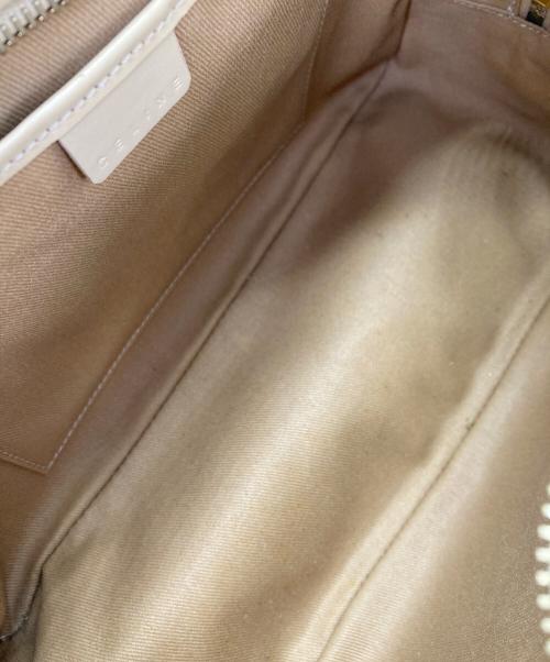 CELINE（セリーヌ）CELINE (セリーヌ) ロゴエンボスハンドバッグ ベージュの古着・服飾アイテム