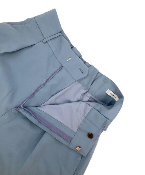 FRAY ID（フレイ アイディー）FRAY ID (フレイ アイディー) ツイルタックストレートパンツ ブルーの古着・服飾アイテム