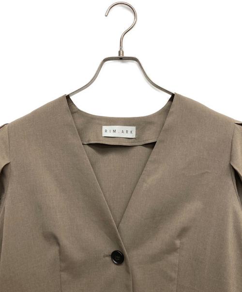 RIM.ARK（リムアーク）RIM.ARK (リムアーク) JK like v neck SH トップス ベージュ サイズ:38の古着・服飾アイテム