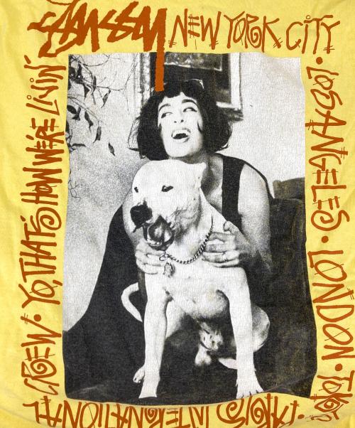 stussy（ステューシー）stussy (ステューシー) How We're Livin' Pigment Dyed LS Tee イエロー サイズ:Mの古着・服飾アイテム