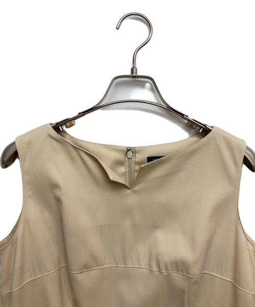 NEWYORKER（ニューヨーカー）NEWYORKER (ニューヨーカー) ノースリーブワンピース ベージュ サイズ:11ARの古着・服飾アイテム