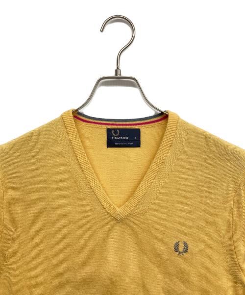 FRED PERRY（フレッドペリー）FRED PERRY (フレッドペリー) Vネックニット イエロー サイズ:Sの古着・服飾アイテム