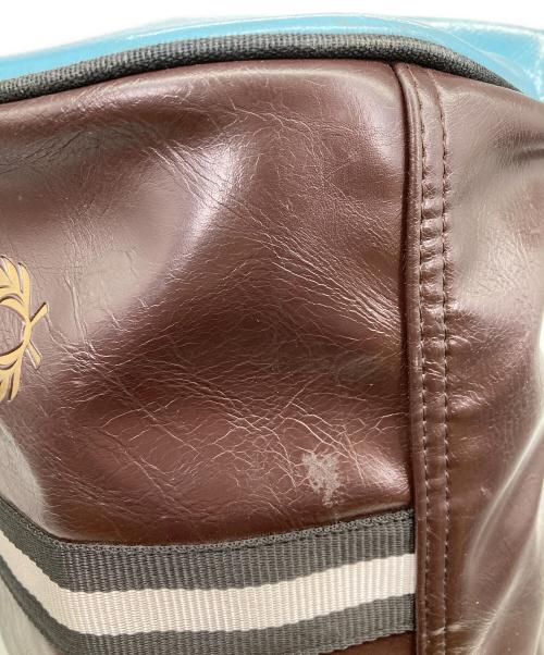 FRED PERRY（フレッドペリー）FRED PERRY (フレッドペリー) 2way レザーボストンバッグ ブラウンの古着・服飾アイテム