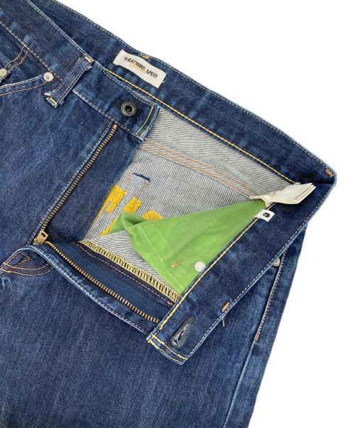 A BATHING APE（ア ベイシング エイプ）A BATHING APE (ア ベイシング エイプ) 豪華刺繍ロゴデニムパンツ インディゴ サイズ:Mの古着・服飾アイテム