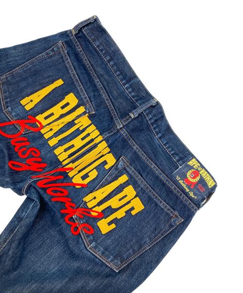 A BATHING APE（ア ベイシング エイプ）A BATHING APE (ア ベイシング エイプ) 豪華刺繍ロゴデニムパンツ インディゴ サイズ:Mの古着・服飾アイテム