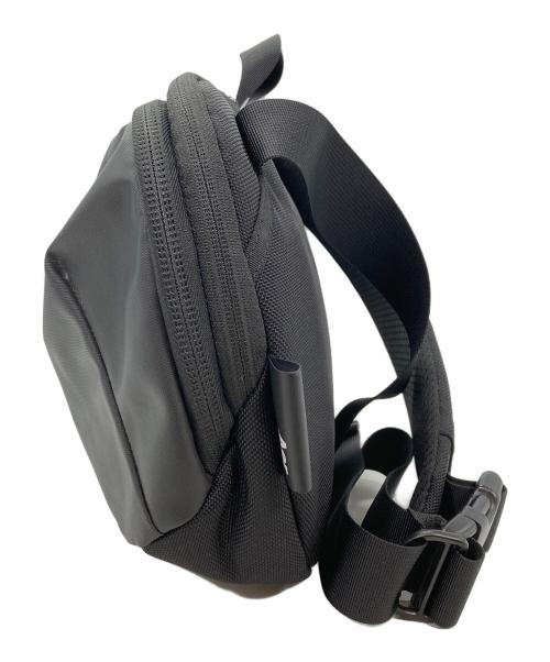 AER（エアー）Aer (エアー) テックスリング 2  ショルダーバッグ ブラックの古着・服飾アイテム