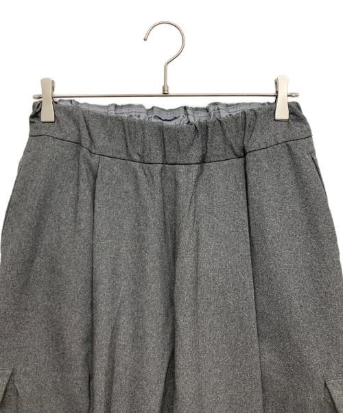 NO CONTROL AIR（ノーコントロールエアー）no control air (ノーコントロールエアー) メランジポリエステルツイル・製品染め サイドフラップポケットパンツ グレー サイズ:Sの古着・服飾アイテム