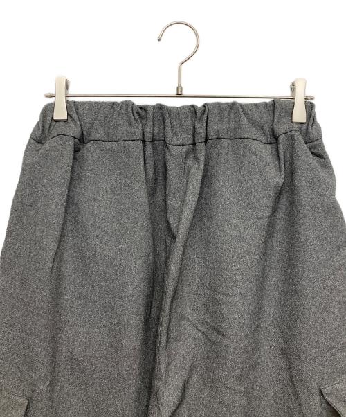 NO CONTROL AIR（ノーコントロールエアー）no control air (ノーコントロールエアー) メランジポリエステルツイル・製品染め サイドフラップポケットパンツ グレー サイズ:Sの古着・服飾アイテム