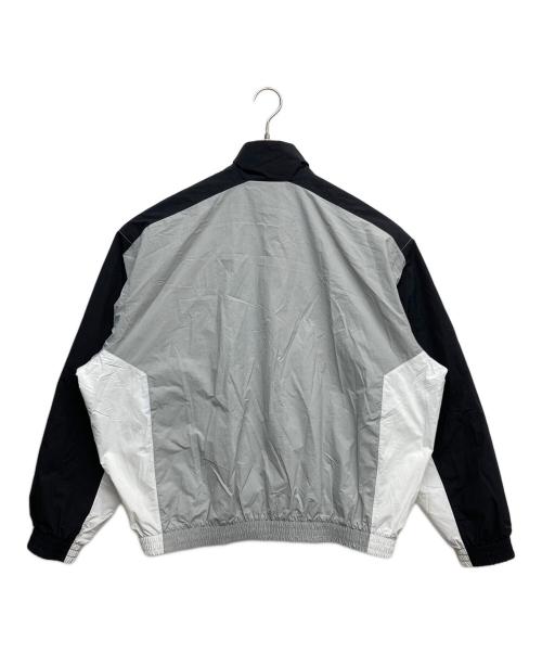 NIKE（ナイキ）NIKE (ナイキ) ナイロンジャケット グレー サイズ:Lの古着・服飾アイテム