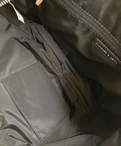 CHARLES & KEITH（チャールズアンドキース）CHARLES & KEITH (チャールズアンドキース) トニー ノットカーブホーボーバック ブラックの古着・服飾アイテム