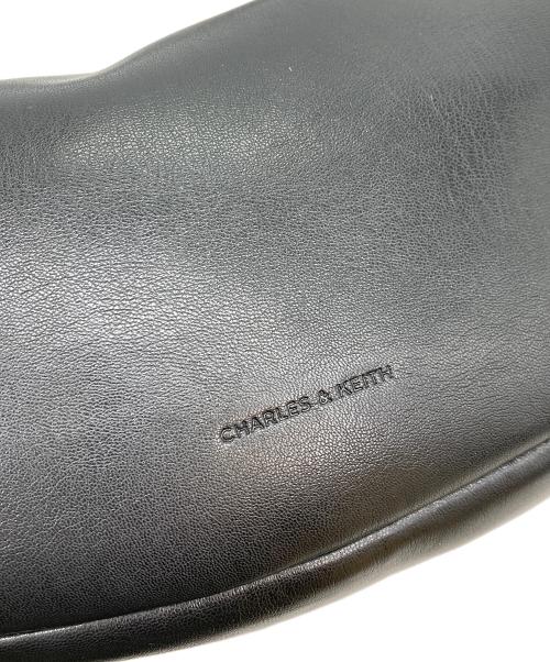 CHARLES & KEITH（チャールズアンドキース）CHARLES & KEITH (チャールズアンドキース) トニー ノットカーブホーボーバック ブラックの古着・服飾アイテム
