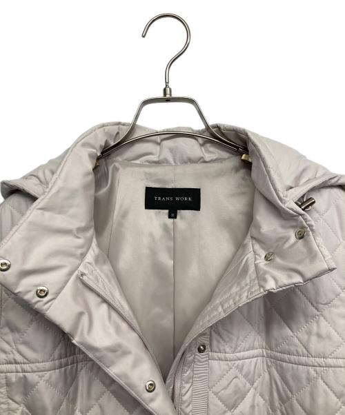 TRANS WORK（トランスワーク）TRANS WORK (トランスワーク) キルティングタフタスタンドカラーコート ホワイト サイズ:38の古着・服飾アイテム