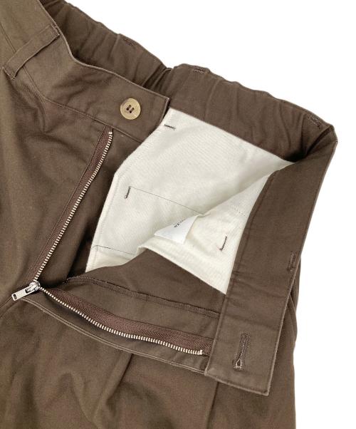 UNFOLK（アンフォーク）UNFOLK (アンフォーク) Ventile gabardine 2tuck pants ブラウン サイズ:Mの古着・服飾アイテム