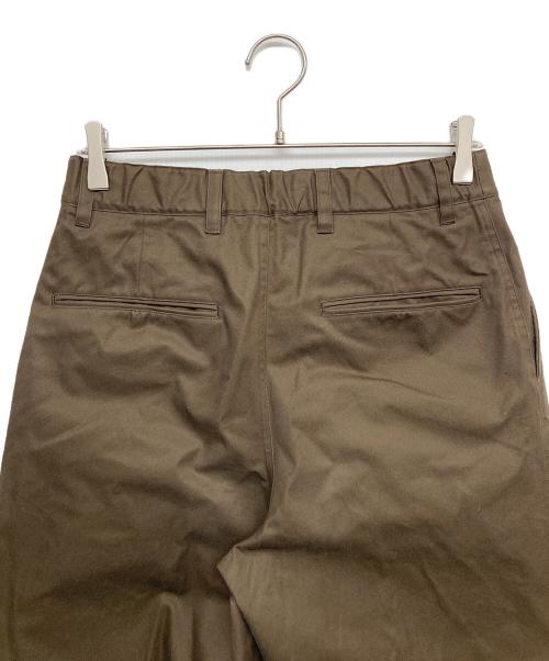 UNFOLK（アンフォーク）UNFOLK (アンフォーク) Ventile gabardine 2tuck pants ブラウン サイズ:Mの古着・服飾アイテム