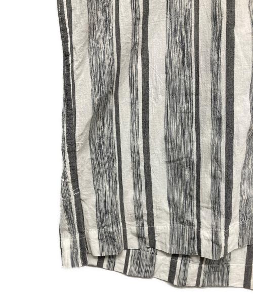 ISSEY MIYAKE MEN（イッセイミヤケメン）ISSEY MIYAKE MEN (イッセイミヤケメン) ストライプマオカラーシャツ グレー サイズ:3の古着・服飾アイテム