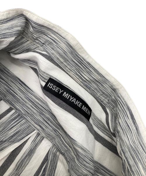 ISSEY MIYAKE MEN（イッセイミヤケメン）ISSEY MIYAKE MEN (イッセイミヤケメン) ストライプマオカラーシャツ グレー サイズ:3の古着・服飾アイテム